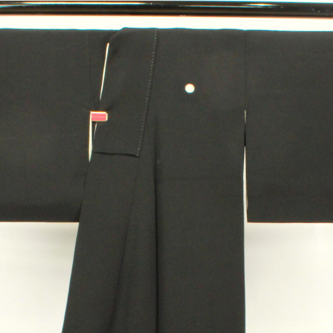 Black Tomesode, Length 153cm, Sleeve Length 61.5cm, Lined, Kyoto Yuzen, Pine, Chrysanthemum, Circle with Sword and Butterfly, Pure Silk, A Rank, Five Crests, Black, 1111001003210