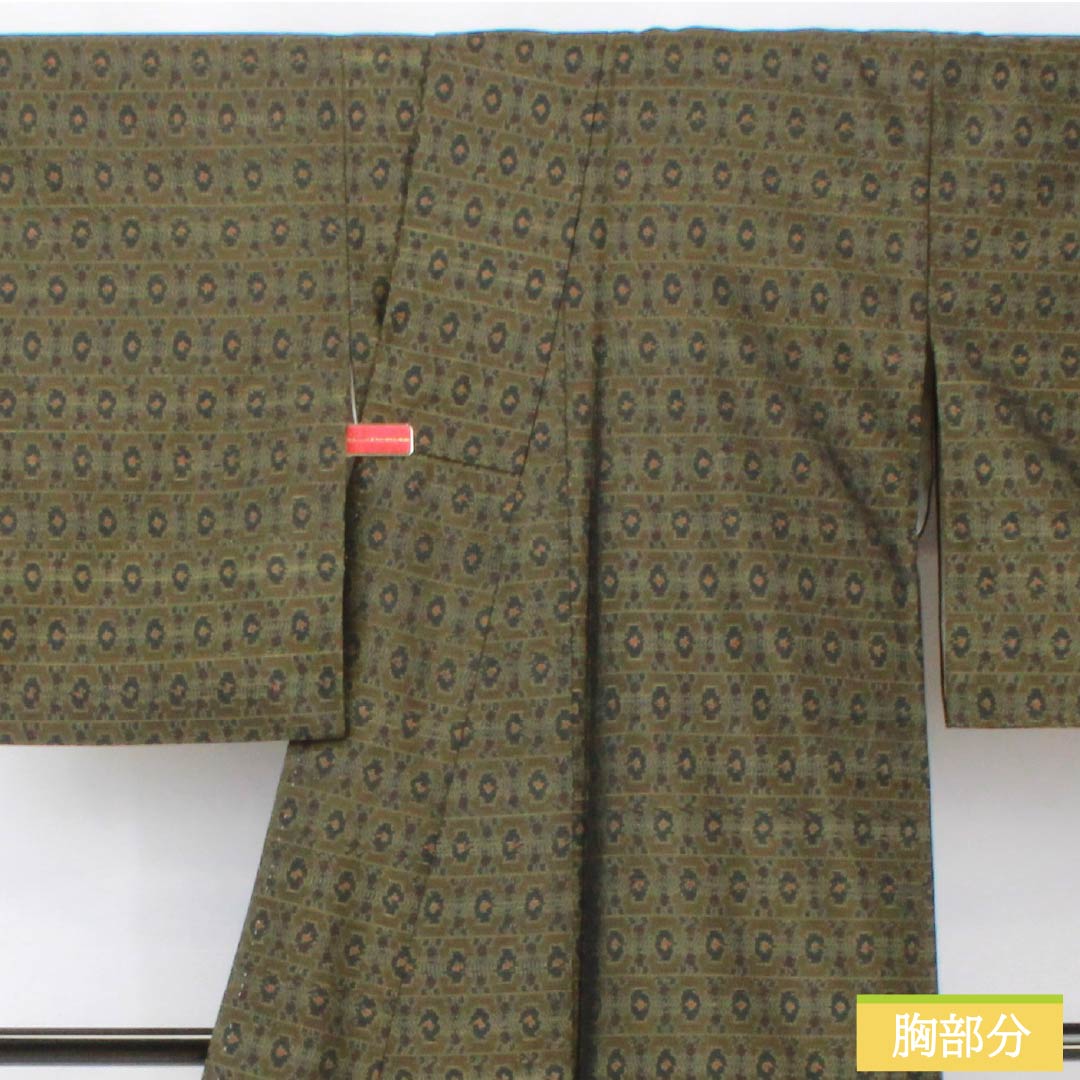 紬 正絹 身丈157.5cm 裄丈64.5cm 橄欖色(かんらんしょく) 抽象模様 Aランク 袷 緑系 1116003873319