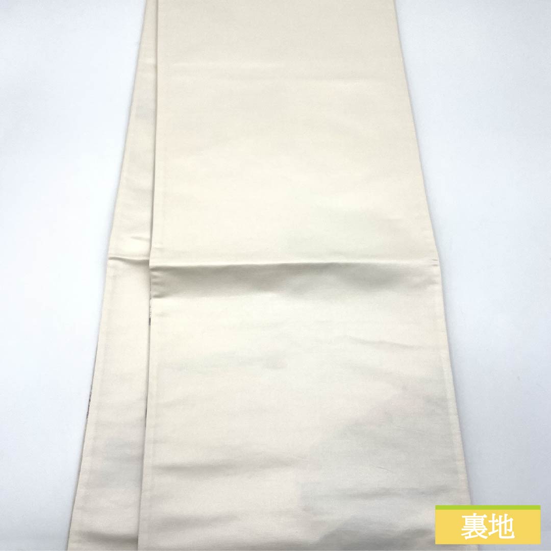 Formal obi with a bamboo fence, flowing water, and plum blossom motif, made of pure silk and S-rank. Suitable for formal wear with a formal kimono. Length: 432cm. Features a six-fold hem. Silver finish. Product number: 1123015362322.