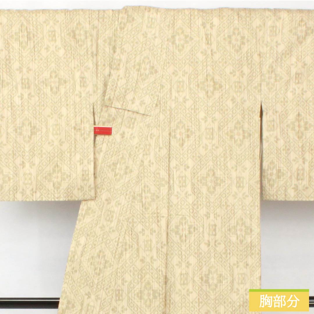 Pure silk tsumugi (pongee) kimono, length 159cm, sleeve length 63.5cm, light egg-colored (usutamagoiro) with warp ikat (kasuri) and geometric patterns, with basting threads, A-rank, lined, beige, product number 1116003883325