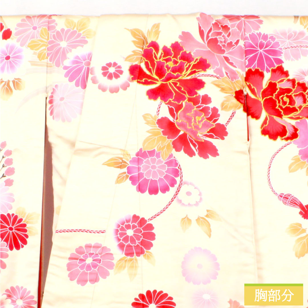 Iro-uchikake (colored kimono) made of pure silk, grade A, length 195cm, sleeve length 67.5cm, featuring a torii gate, chrysanthemums, and cherry blossoms, lined, cream-colored, product number 1110001013915