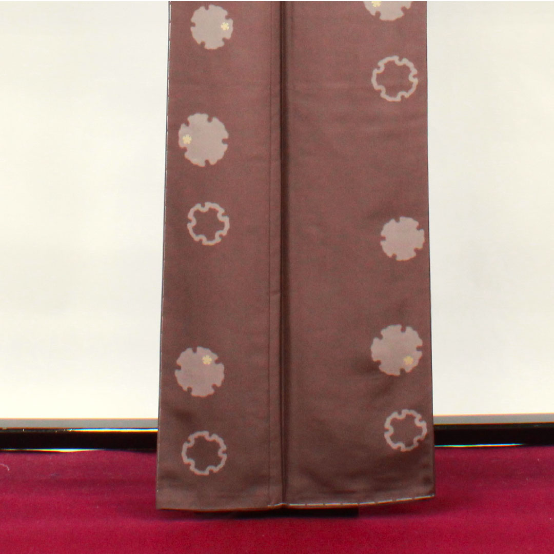 牛首紬 身丈162.5cm 裄丈65.5cm 未使用品 しつけ糸付き 小豆鼠色 市川純一郎 雪輪 正絹 Sランク 袷 茶系 1116002242414