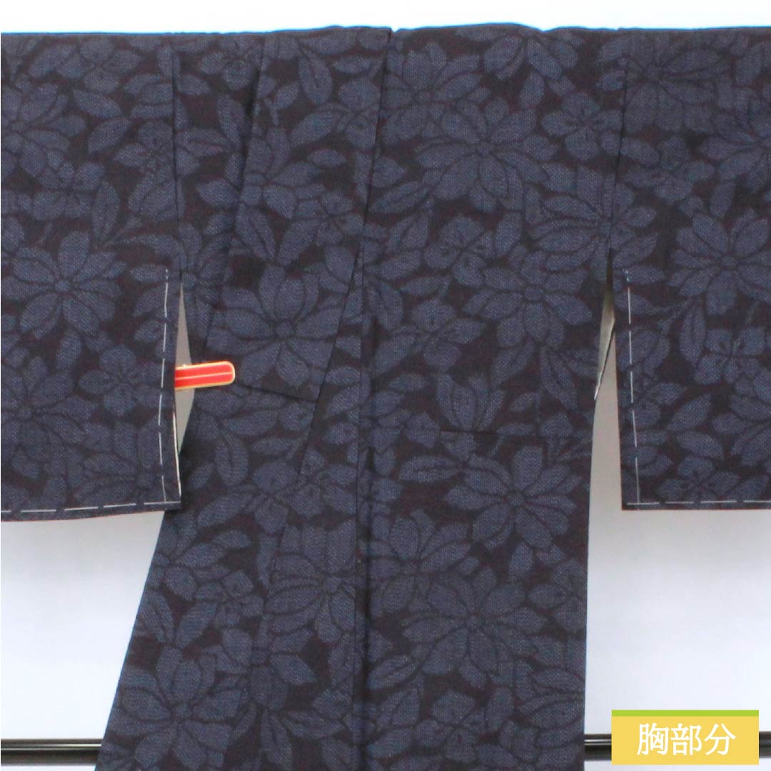 Pure silk tsumugi (pongee) kimono, S rank, length 155cm, sleeve length 63cm, brown (kachiiro) color, silk tsumugi with warp kasuri (kasuri) pattern, floral pattern, lined, navy blue, product number 1116004772318