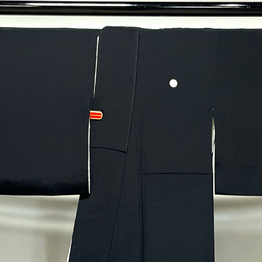 Black Tomesode, Length 155cm, Sleeve Length 61.5cm, Awase, Kyo-Yuzen, Auspicious Pattern, Circle with Sword and Clover, Pure Silk, A Rank, Five Crests, Black, 1111000913310