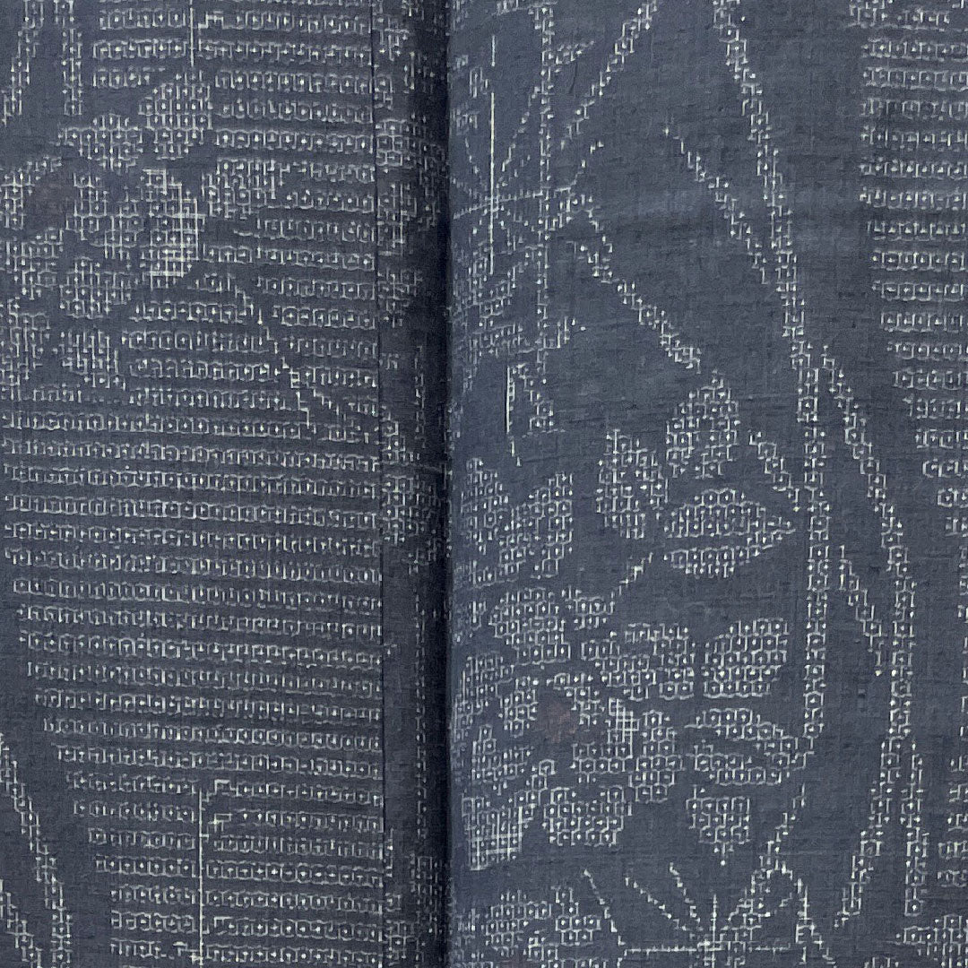 Yuki Tsumugi Length 165.5cm Sleeve length 63cm Navy blue Floral pattern Pure silk S rank Awase Gray 1116002192522