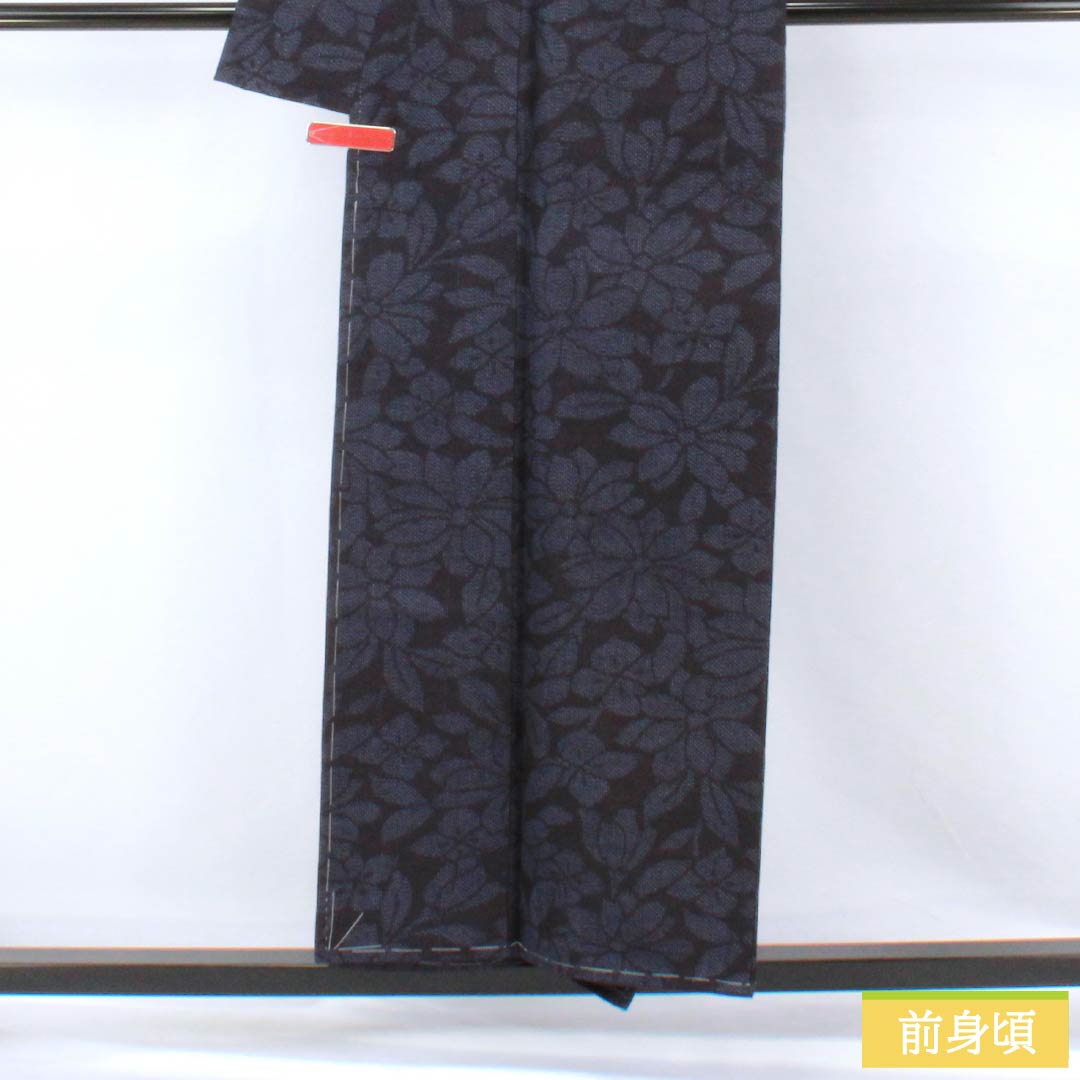 Pure silk tsumugi (pongee) kimono, S rank, length 155cm, sleeve length 63cm, brown (kachiiro) color, silk tsumugi with warp kasuri (kasuri) pattern, floral pattern, lined, navy blue, product number 1116004772318