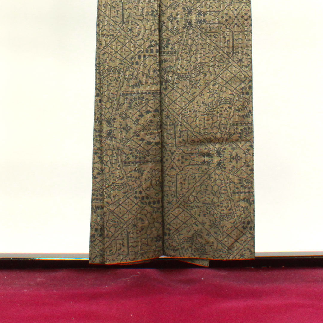大島紬 身丈154.5cm 裄丈62cm 唐金色 経緯絣 抽象模様 正絹 Aランク 袷 黒系 1116002573210