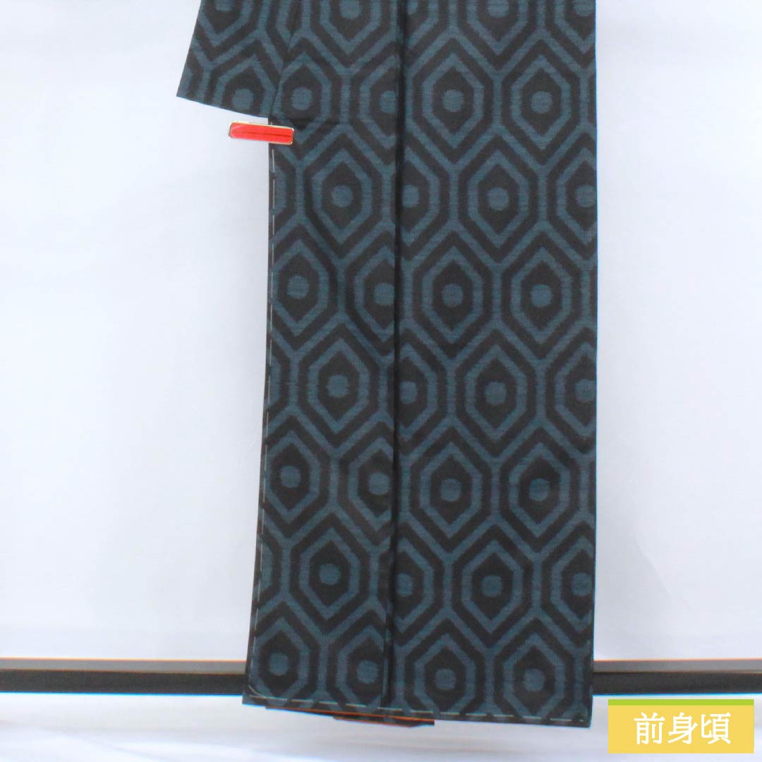 紬 正絹 Sランク 身丈159cm 裄丈63.5cm 裏色(うらいろ) 横双絣 亀甲 しつけ糸付き 袷 青系 1116004172317