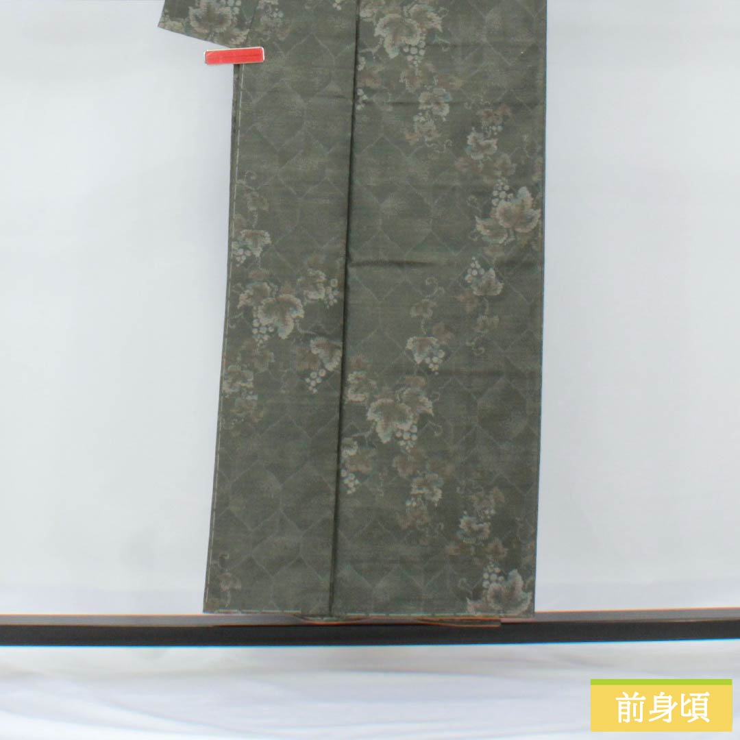 紬 正絹 Sランク 身丈152.5cm 裄丈62cm 黒橡色(くろつるばみいろ) 大島紬 横双絣 笹 袷 緑系 1116004142219
