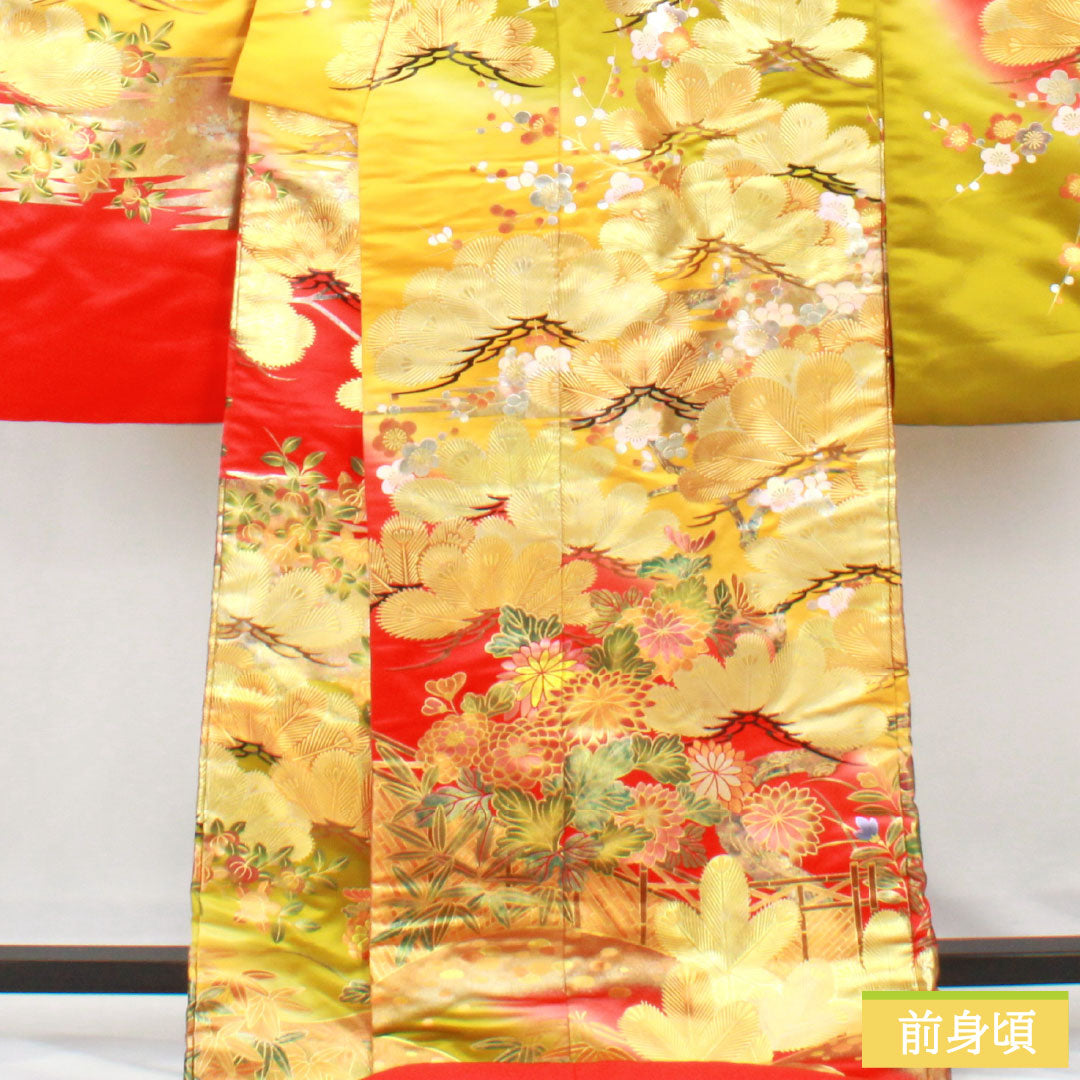 Iro-uchikake (colored kimono) made of pure silk, grade A, length 185cm, sleeve length 66.5cm, gold-plated design featuring pine, bamboo, plum, and chrysanthemum motifs, lined in red, product number 1110000933912