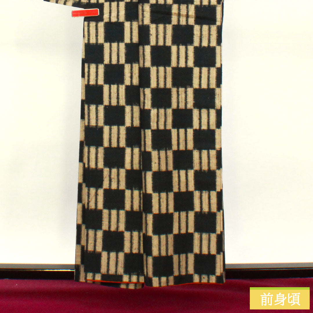 紬 正絹 身丈157.5cm 裄丈64cm 日向紬 手織り 真綿紬 変り市松 Sランク 袷 黒系 1116003722310