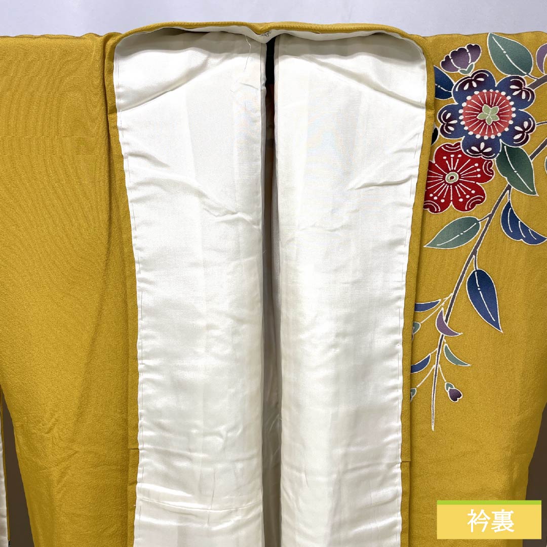 Kimono (Furisode) - Silk - S Rank - Length 179cm, Sleeve to Shoulder 68.5cm - Lined - Deep Eggshell - Kyo-Bingata - Auspicious Design - Yellow Tone - 1113002872823