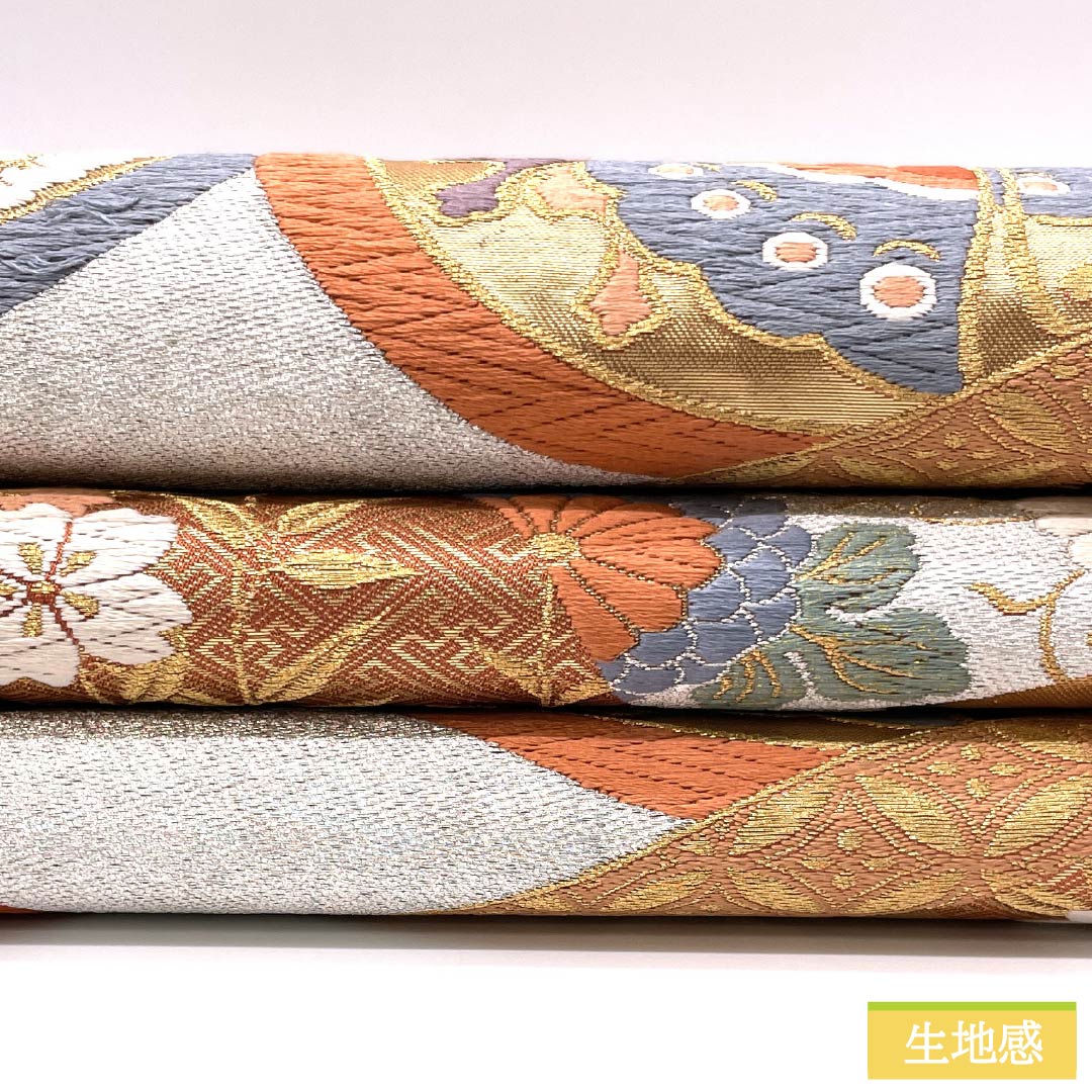 Pure silk obi for furisode (long-sleeved kimono), featuring auspicious motifs such as round crests, Chinese flowers, and butterflies. Length: 434cm. A-rank. Six-fold obi. Formal. Gold. Product number: 1123014273321