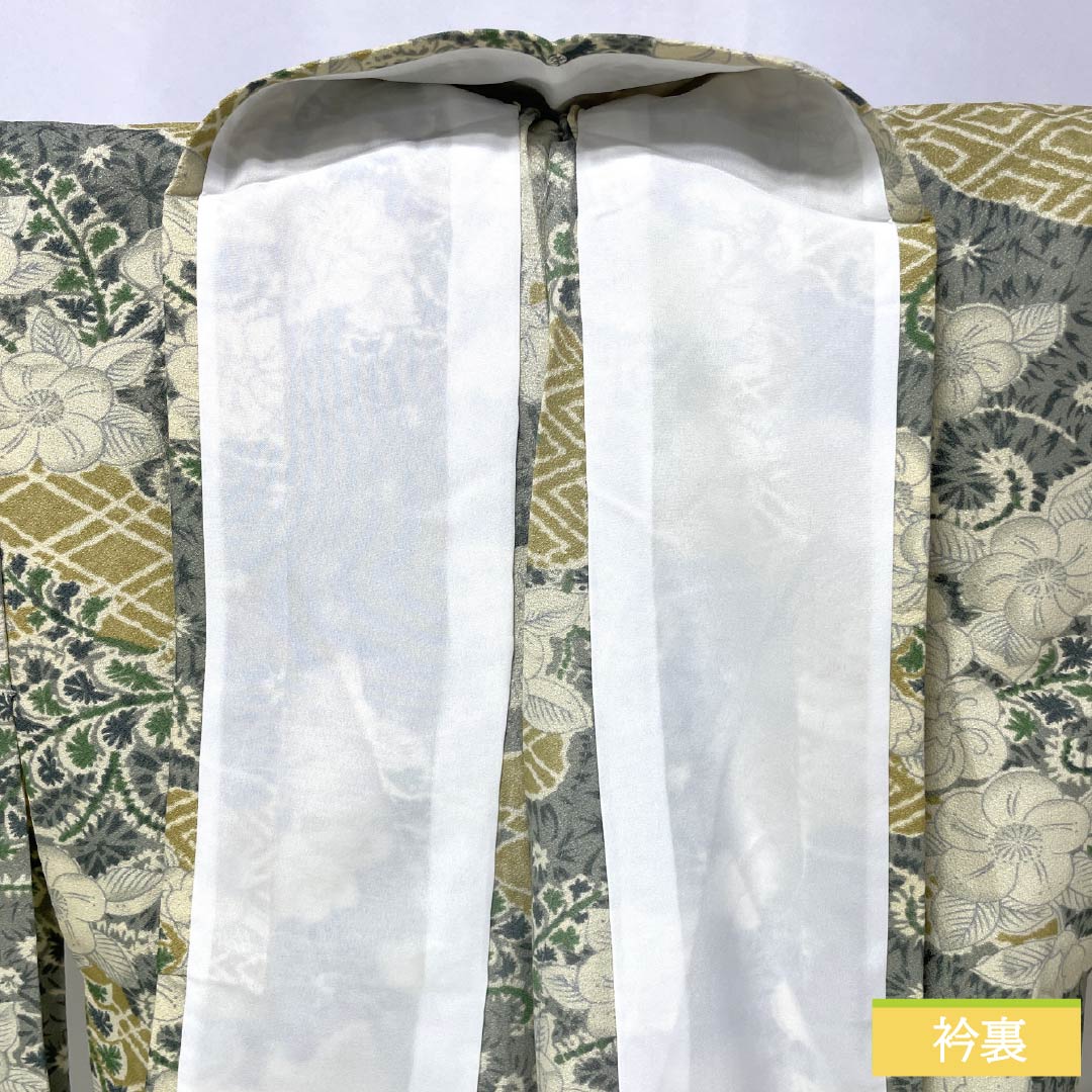 Kimono (Komon style) polyester, S rank. Length 164cm, Sleeve-to-sleeve 67cm. Unlined. Rikyu-nezumi (grayish brown) color. Stencil-dyed with cloud and petal patterns. Washable kimono. Gray-tone. 1115008022422