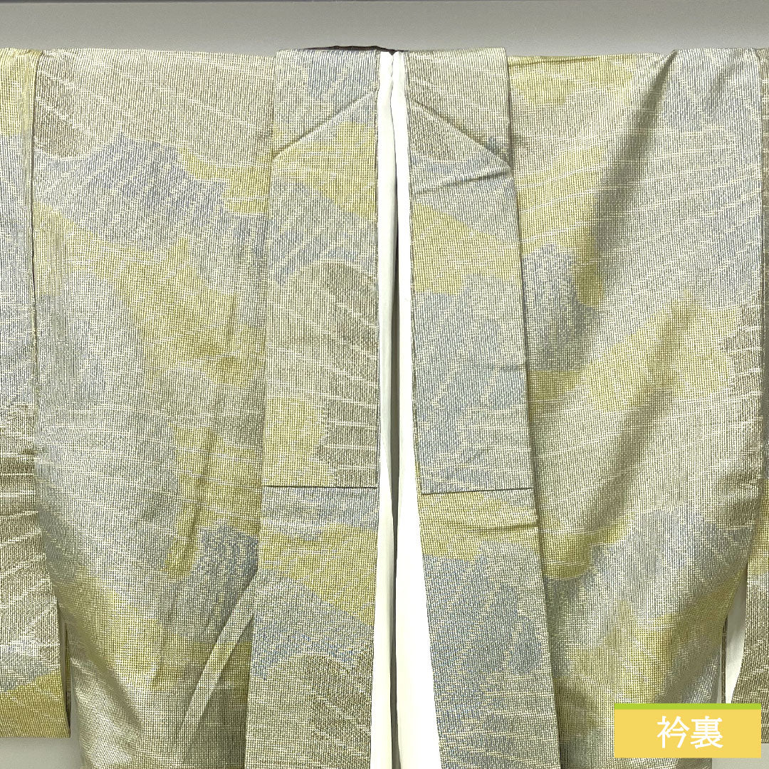 紬 正絹 身丈160cm 裄丈62.5cm 利休白茶色(りきゅうしらちゃいろ) 大島紬 緯総絣 抽象模様 Sランク 袷 グレー系 1116003652422