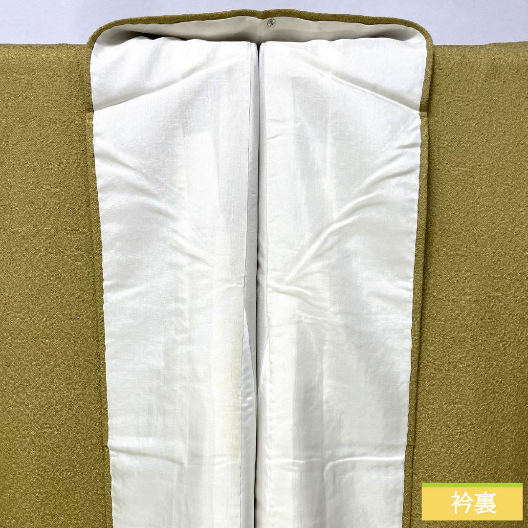 Solid-colored silk kimono, A-rank, length 161.5cm, sleeve length 64.5cm, karakane-iro (karakane-iro) color, circle with four squares, one crest, shark-skin pattern, lined, yellow, 1114002613423