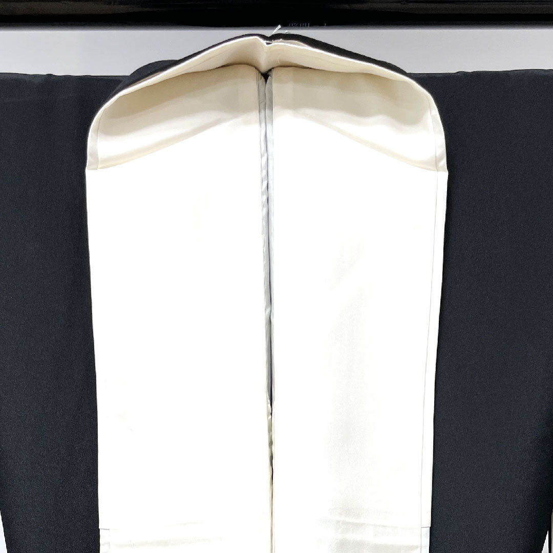Black Tomesode, Length 153cm, Sleeve Length 61.5cm, Lined, Kyoto Yuzen, Pine, Chrysanthemum, Circle with Sword and Butterfly, Pure Silk, A Rank, Five Crests, Black, 1111001003210