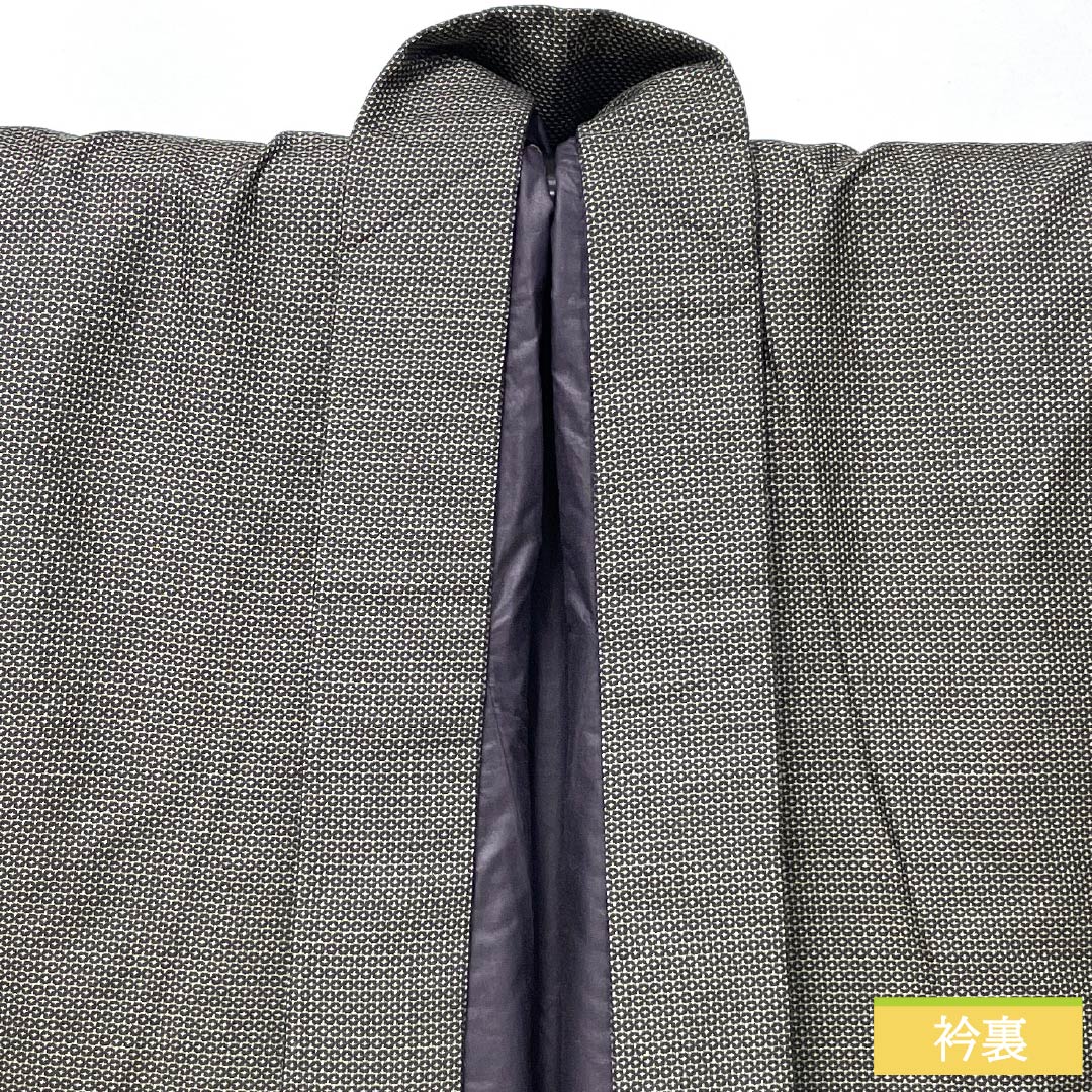男物 正絹 Sランク 身丈143cm 裄丈67cm 亀甲模様 アンサンブル 袷 黒系 1119000942410