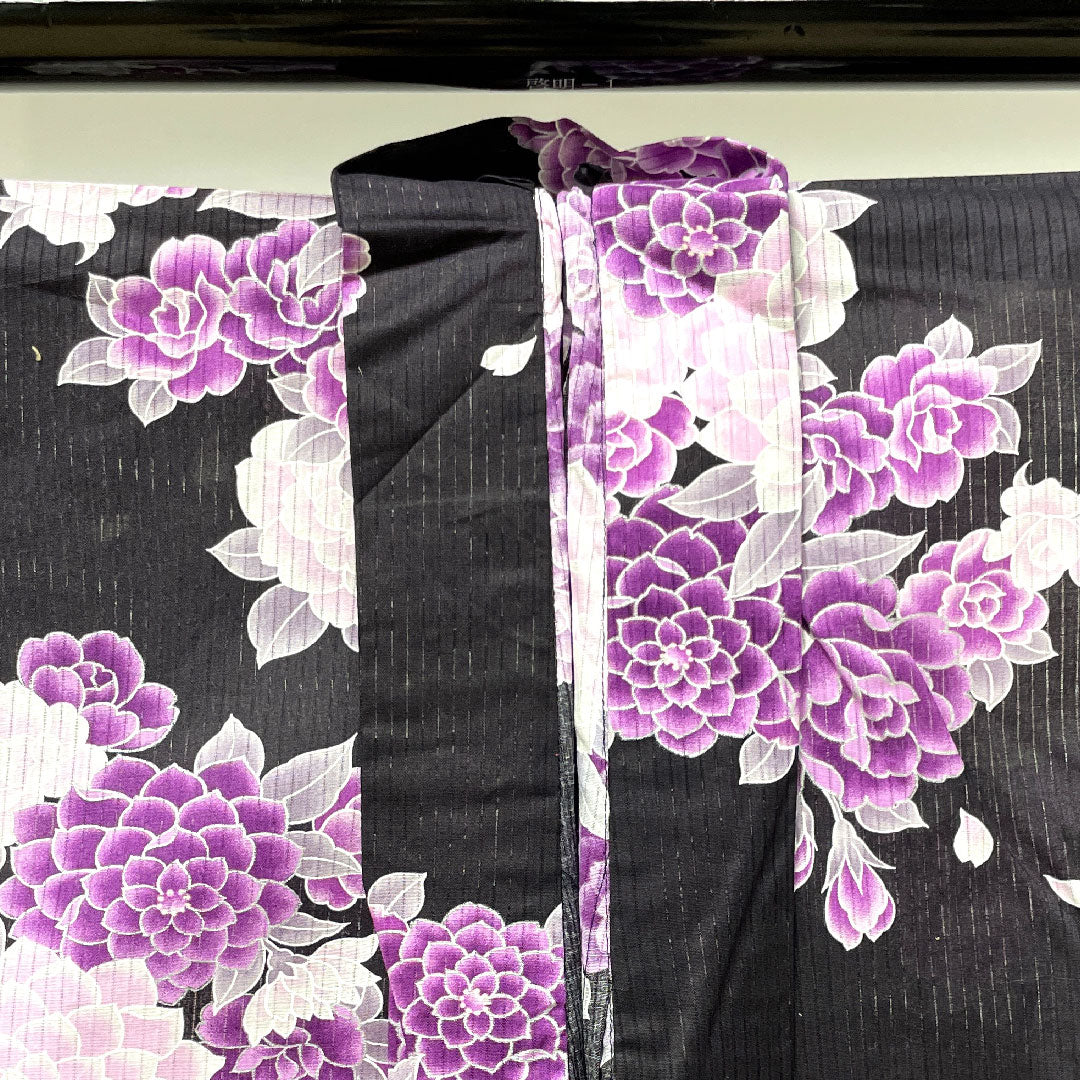 浴衣 菊 薔薇 木綿 Sランク 単衣 身丈165.5cm 裄丈66.5cm 黒系 1118001372510