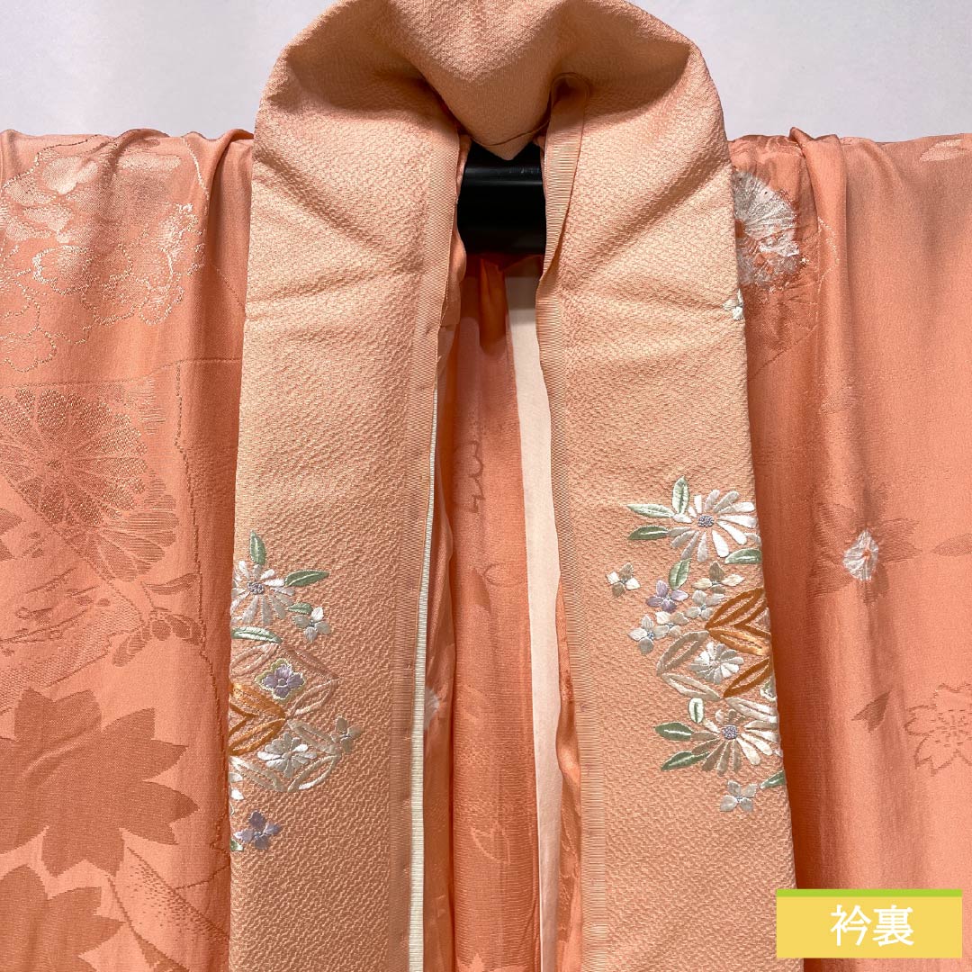 Single-layered, pure silk nagajuban (long undergarment), S-rank, length 137cm, sleeve length 66cm, coral-colored, with auspicious motifs, partial tie-dyeing, and an embroidered collar. Pink color. Product number: 1129000822513