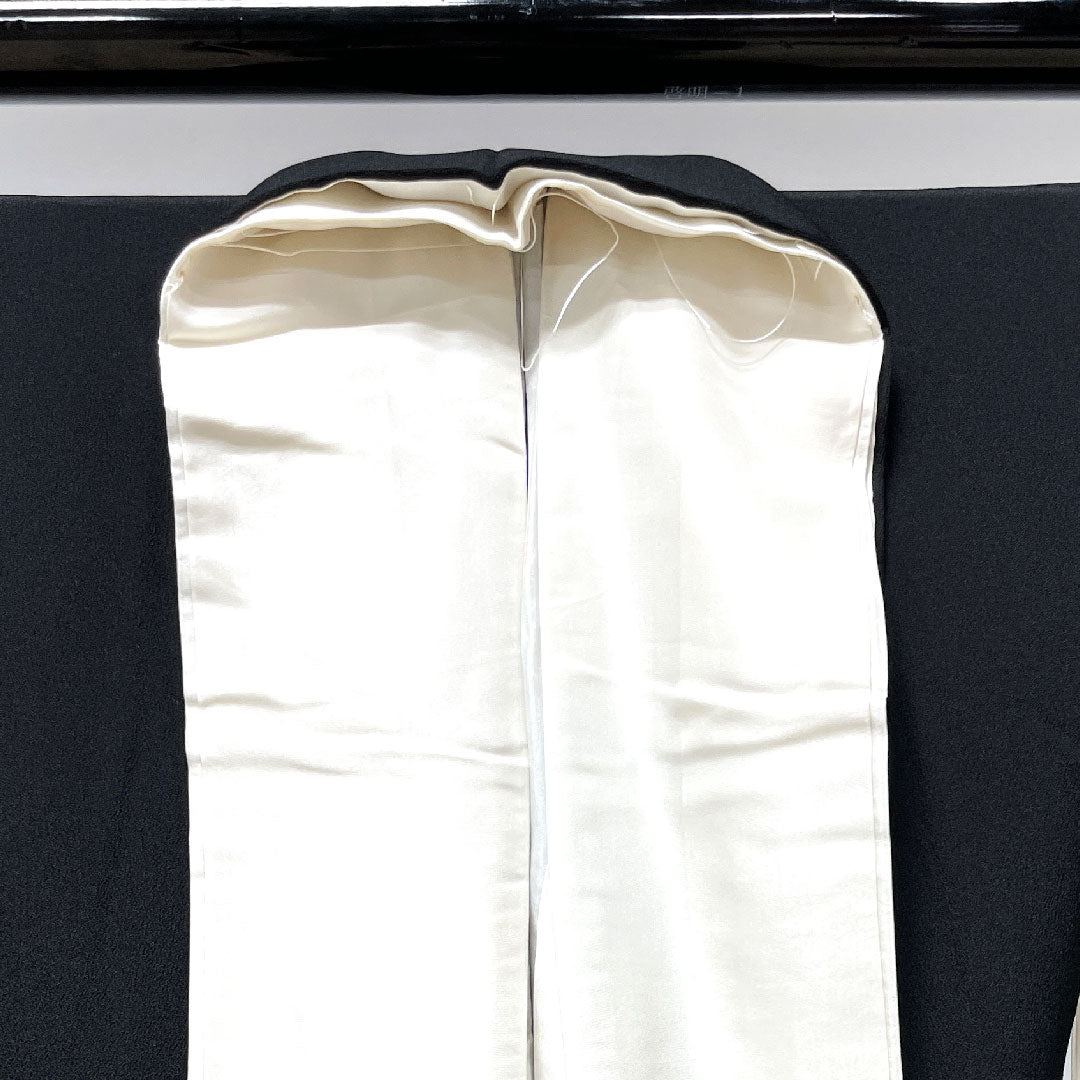 Black formal kimono, length 147.5cm, sleeve length 60cm, lined, Kyoto Yuzen, Imperial carriage, circle with three oak leaves, pure silk, A rank, five crests, black, 1111000863110