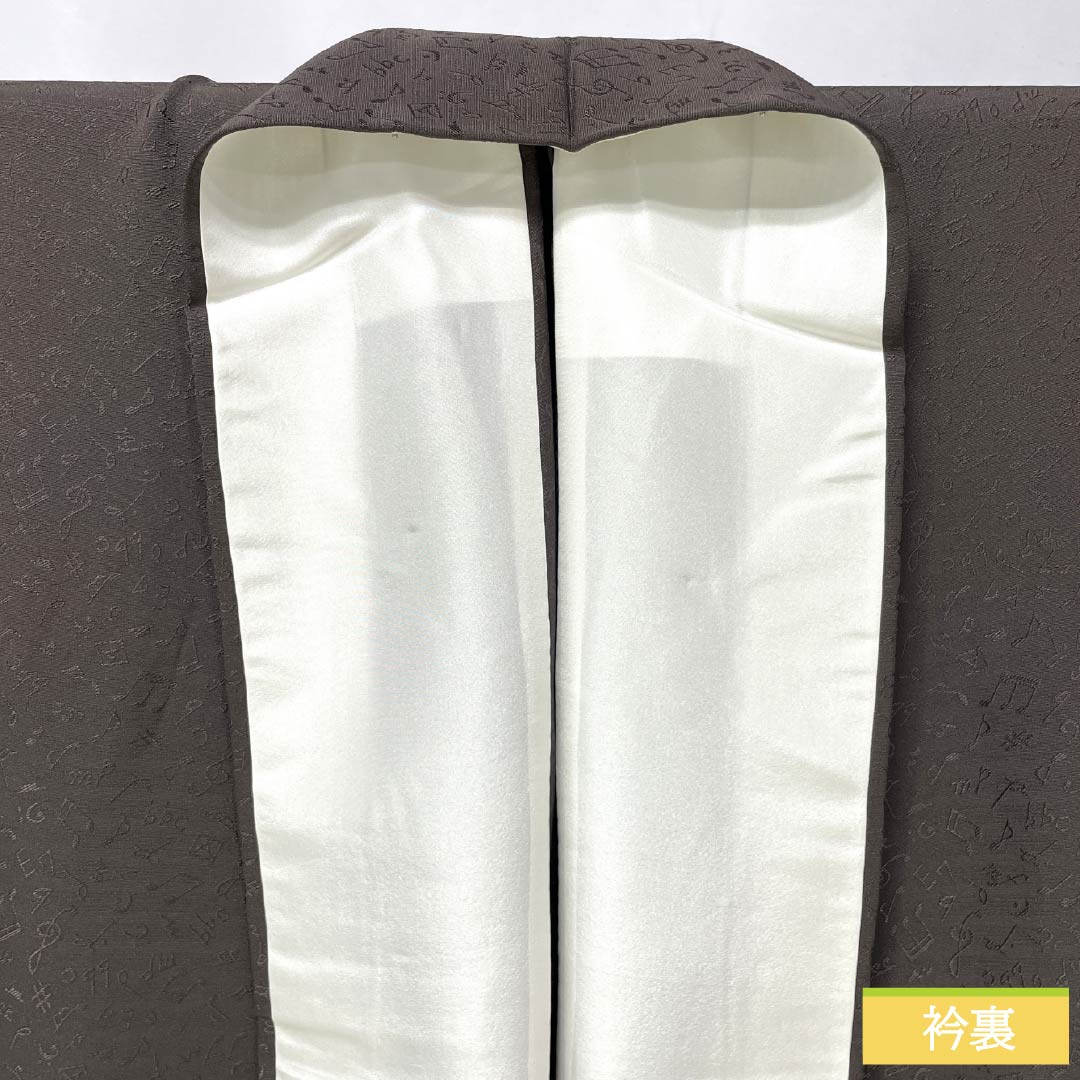 Plain colored silk kimono, rank A, length 153cm, sleeve-to-sleeve 63cm, squirrel grey color, musical notes, staff, sheet music, unlined, brown-toned, 1114002623214