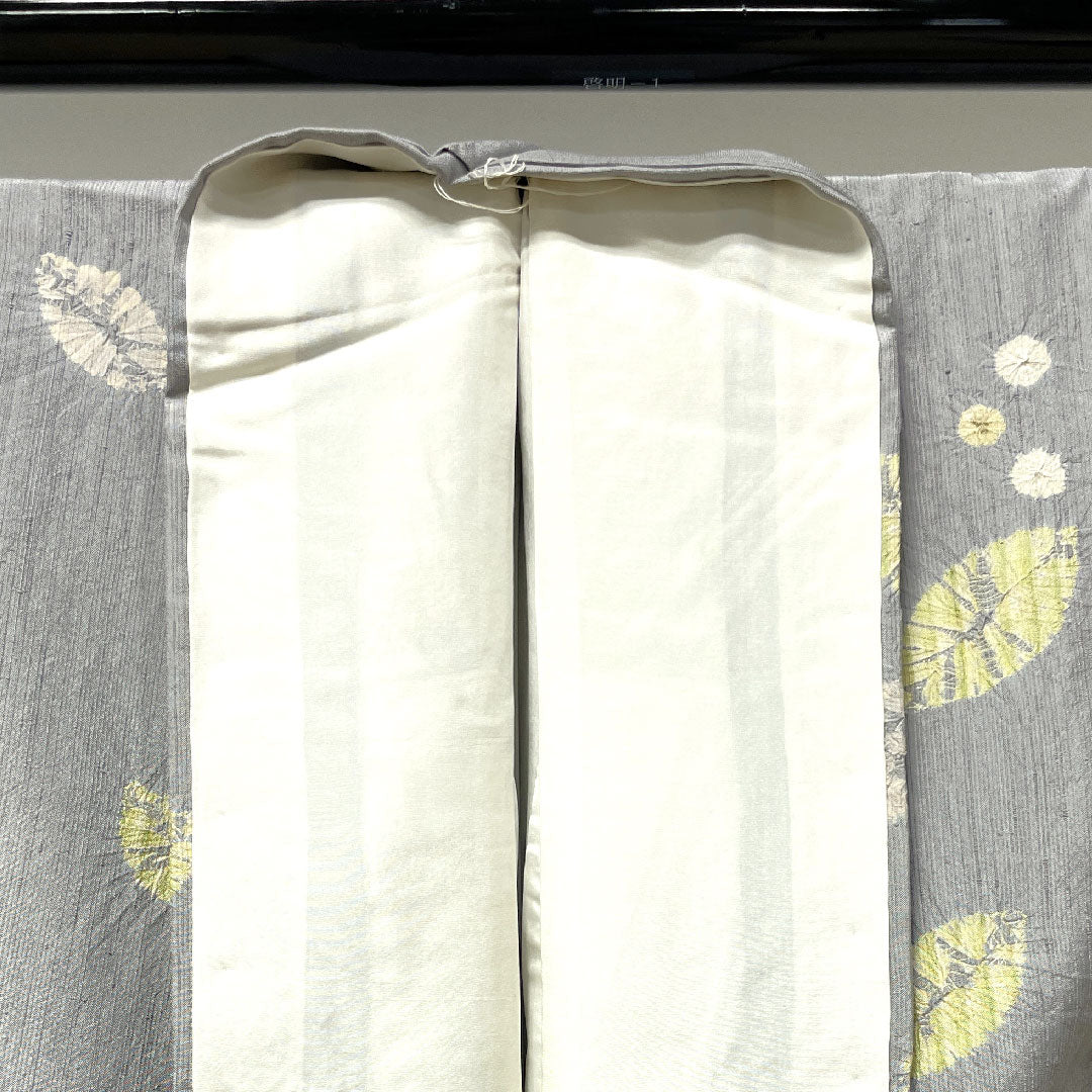 小紋 身丈154.5cm 裄丈62.5cm 袷 銀灰色 紬地 絞り 葉っぱ 正絹 Sランク グレー系 1115003242222