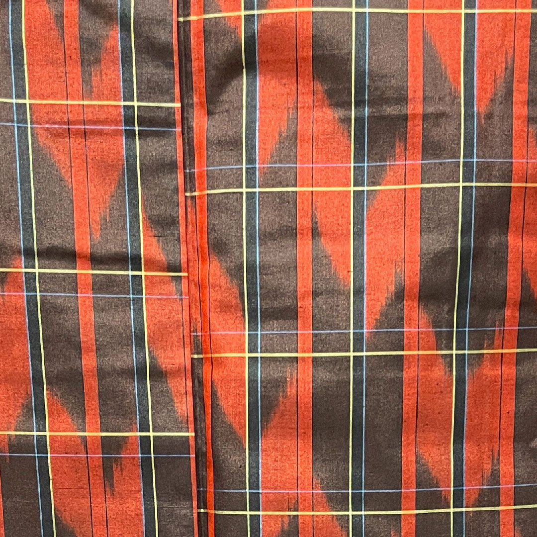 Tsumugi (Japanese kimono) with a red birch color, arrow pattern, and basting threads. Length: 163.5cm, Sleeve Length: 65cm. Unused. Pure silk, S rank. Lined, red. Product code: 1116002782412