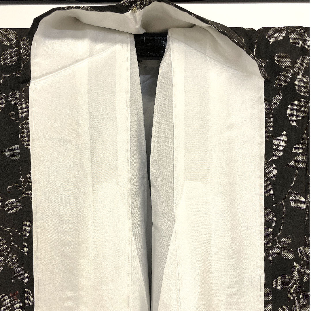 Oshima Tsumugi, Length 156cm, Sleeve length 63cm, Warp and weft ikat, Floral pattern, Pure silk, S rank, Lined, Black, 1116001192310