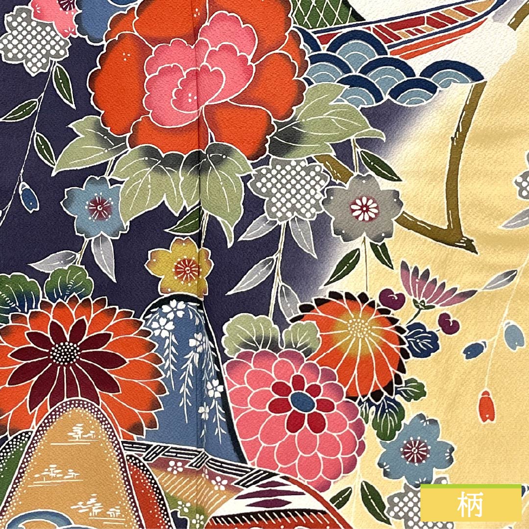 振袖 正絹 Aランク 身丈176.5cm 裄丈66cm 袷 薄柑子色(うすこうじいろ) 京紅型 吉祥文様 桜 牡丹 橙系 1113002343826