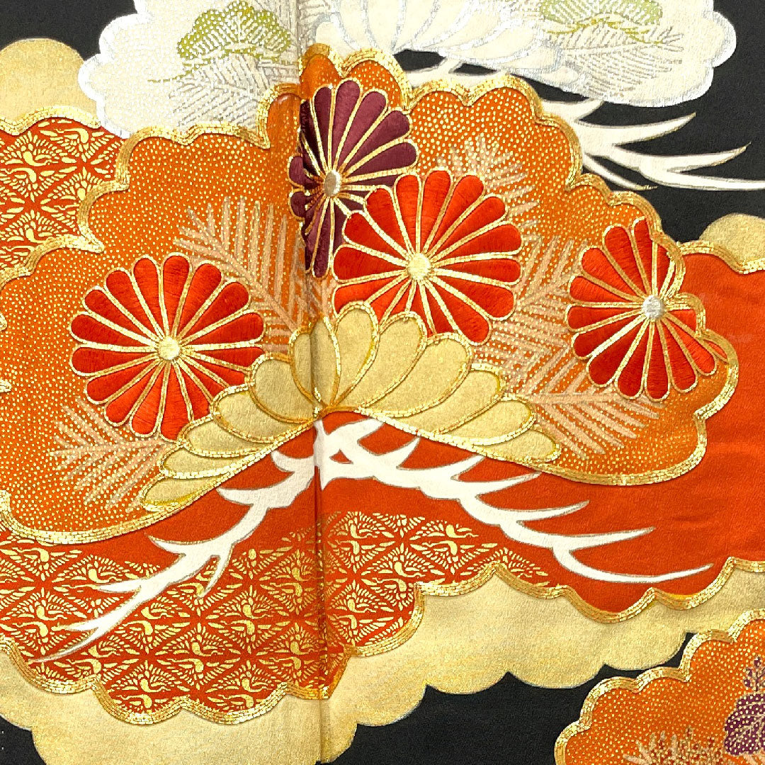 Black Tomesode, Length 153cm, Sleeve Length 61.5cm, Lined, Kyoto Yuzen, Pine, Chrysanthemum, Circle with Sword and Butterfly, Pure Silk, A Rank, Five Crests, Black, 1111001003210