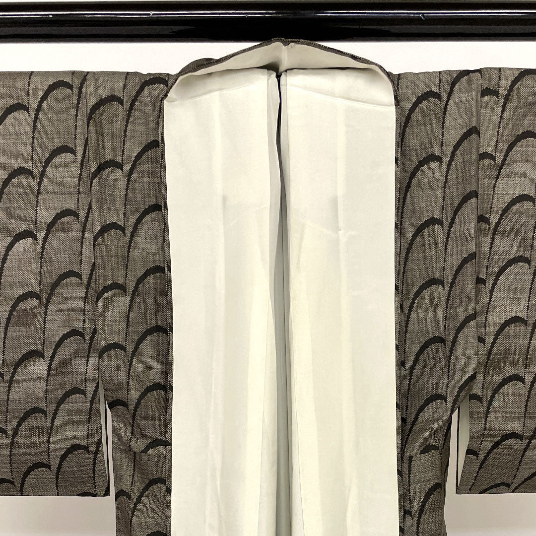 Oshima Tsumugi, Length 156cm, Sleeve length 63cm, 9 marks, Abstract pattern, Pure silk, A rank, Lined, Black, 1116000613310
