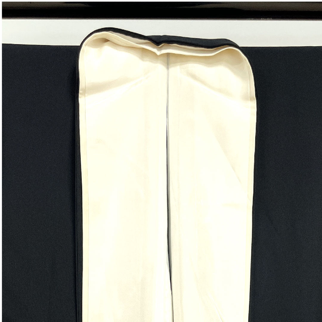 Black formal kimono, length 162cm, sleeve length 64cm, lined, by an artist, auspicious motif, quince, pure silk, A rank, five crests, black, 1111000533410