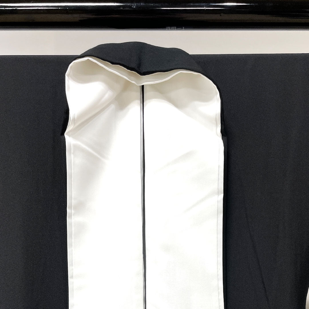Black formal kimono, length 163.5cm, sleeve length 62.5cm, lined, Kyoto Yuzen, auspicious motif, circle with iris, pure silk, A rank, five crests, black, 1111000633410