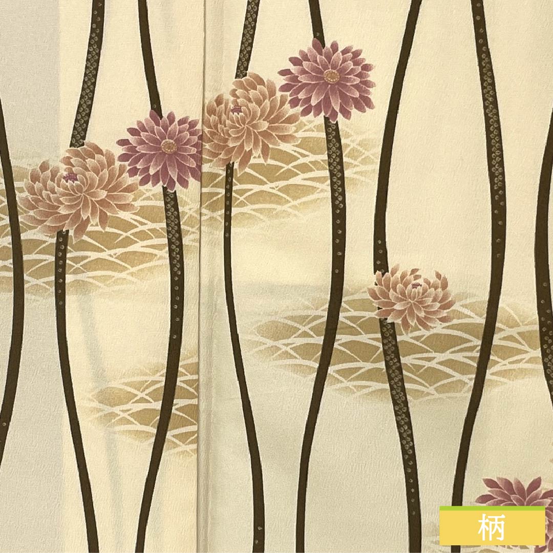 Komon (small pattern) kimono, polyester, length 171.5cm, sleeve length 68cm, lined, light egg-colored (usutamagoiro) pattern with tatewaku (standing wave) and chrysanthemum motifs, washable, A rank, cream, product number 1115006033615