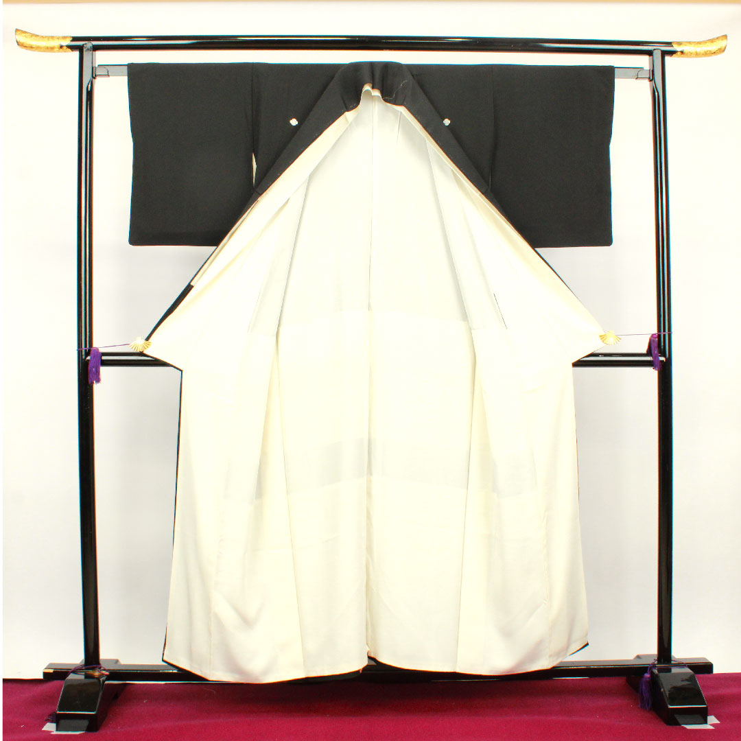 Black formal kimono, length 156.5cm, sleeve length 61cm, lined, Kyoto Yuzen, pine, bamboo, plum, quince, pure silk, S rank, five crests, black, 1111000682310