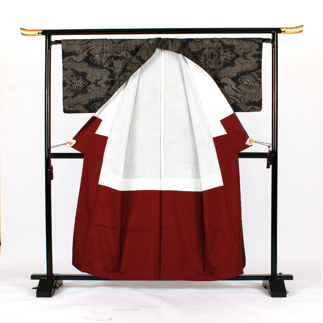 Oshima Tsumugi, Length 159cm, Sleeve length 66cm, Warp and weft kasuri, 9 marks, Clouds and flowers, Pure silk, S rank, Lined, Black, 1116001322310