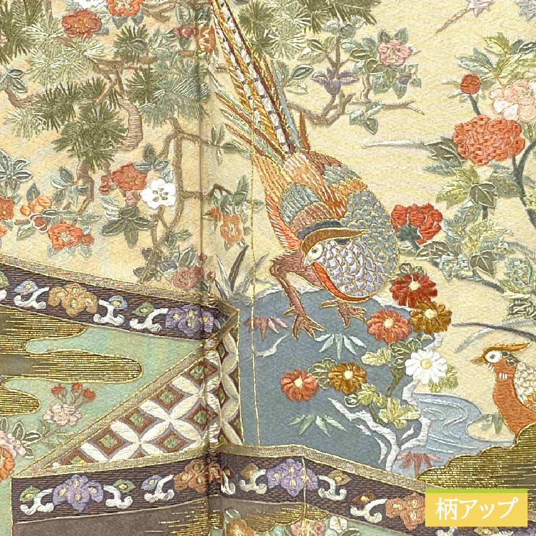 Black formal kimono (tomesode) made of pure silk, S rank, length 158cm, sleeve length 65.5cm, lined, with Suzhou embroidery featuring five crests, including auspicious motifs of quince, pheasant, pine, and plum blossoms. Product code: 1111001782310