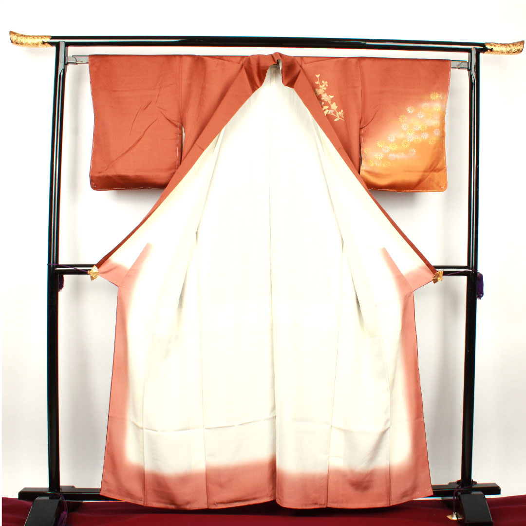 Homongi (formal kimono) Length 161cm Sleeve length 63cm Brown color Gold leaf finish Chrysanthemum Pure silk S rank Brown 1112001532414