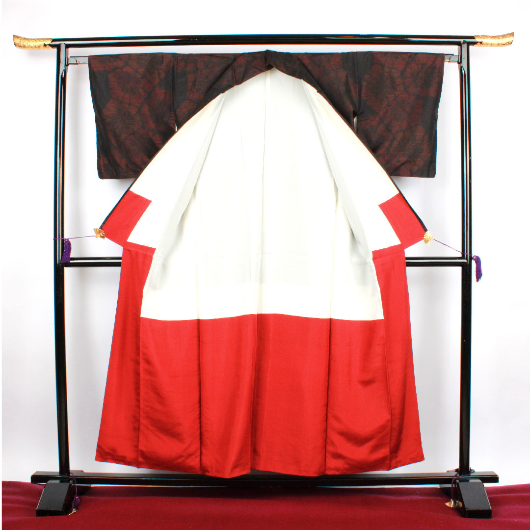 大島紬 身丈155cm 裄丈64.5cm 緯総絣 花模様 正絹 Aランク 袷 黒系 1116001893310