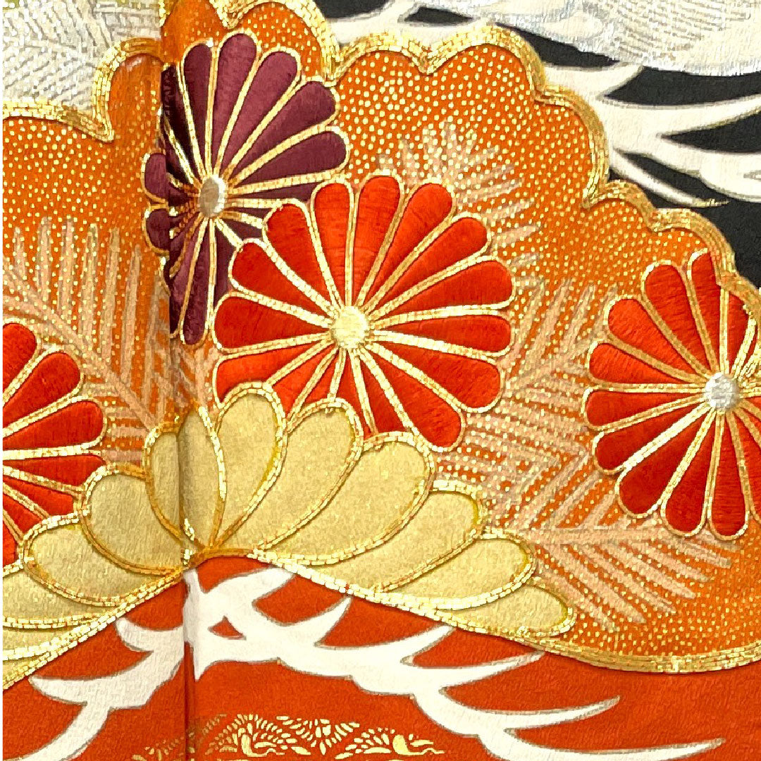 Black Tomesode, Length 153cm, Sleeve Length 61.5cm, Lined, Kyoto Yuzen, Pine, Chrysanthemum, Circle with Sword and Butterfly, Pure Silk, A Rank, Five Crests, Black, 1111001003210