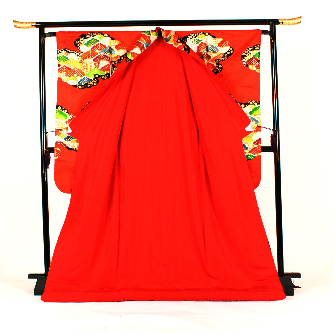 Colored uchikake, length 186cm, Sayagata pattern, crane, pine, pure silk, S rank, lined, red, 1110000112812