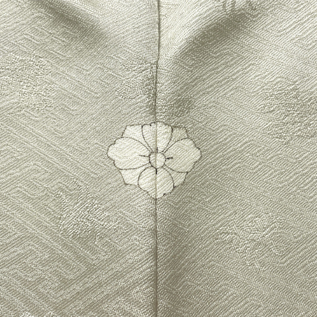 Colored Tomesode, pure silk, length 165.5cm, sleeve length 68cm, lined, Unohanairo (color of Unohana), Kyoto Yuzen, treasure design, pine, bamboo, plum, tachibana, three crests, sword and flower diamond, A rank, gray, 1111001593522