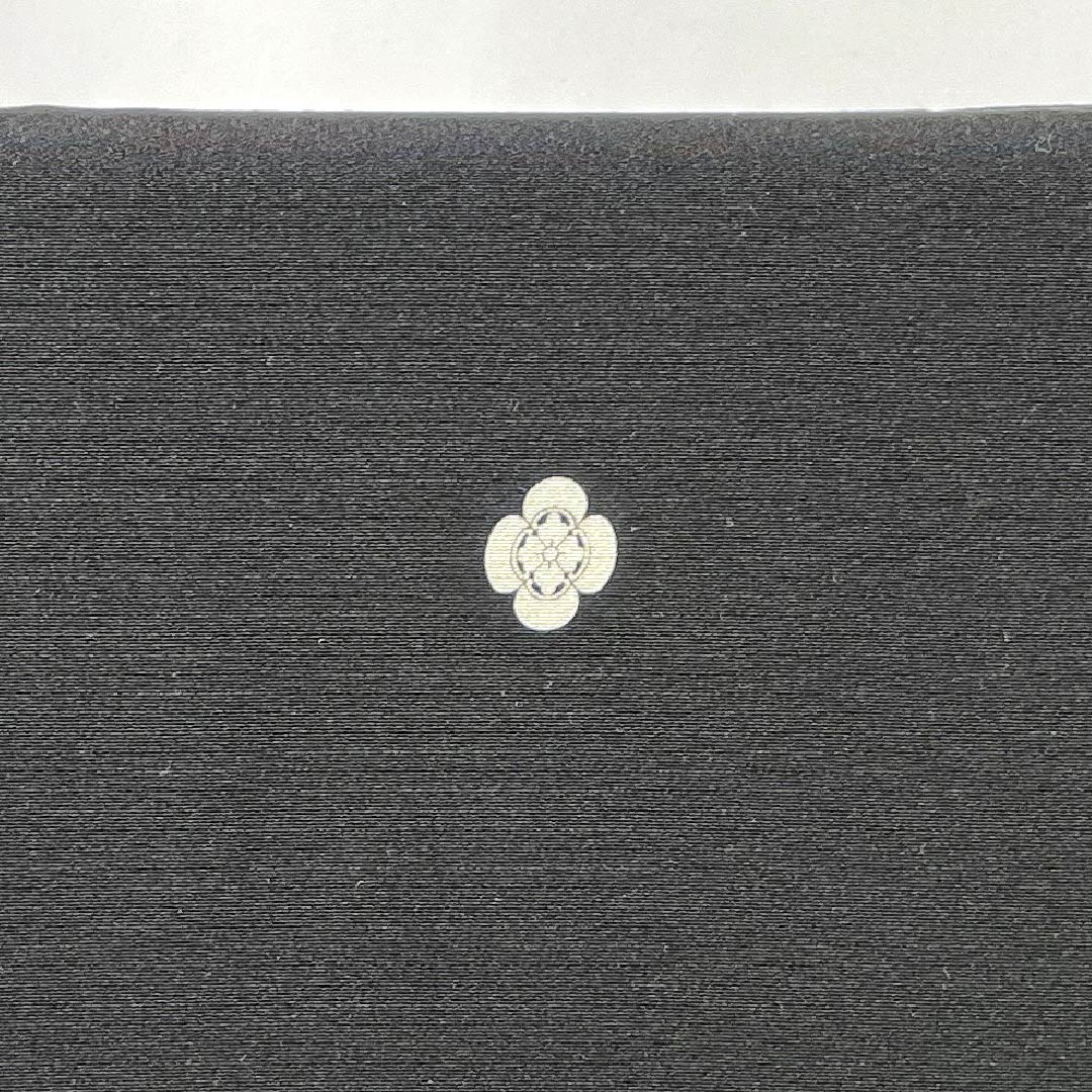 Black formal kimono (tomesode) made of pure silk, S rank, length 158cm, sleeve length 65.5cm, lined, with Suzhou embroidery featuring five crests, including auspicious motifs of quince, pheasant, pine, and plum blossoms. Product code: 1111001782310