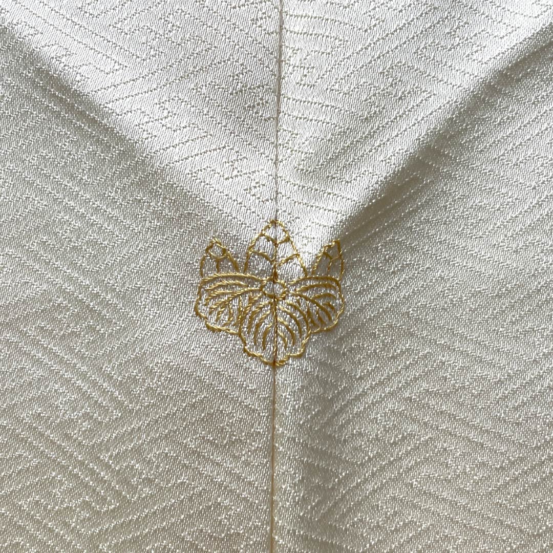 Visiting Kimono, Pure Silk, B-Rank, Lined, Length 154.5cm, Sleeve Length 64cm, Off-White (Kinari-Iro), Designed by Living National Treasure Yoshishige Fukuda, Single Crest, Ueda Family Paulownia Wood Embroidery, Cream, Product Number: 1112006824215