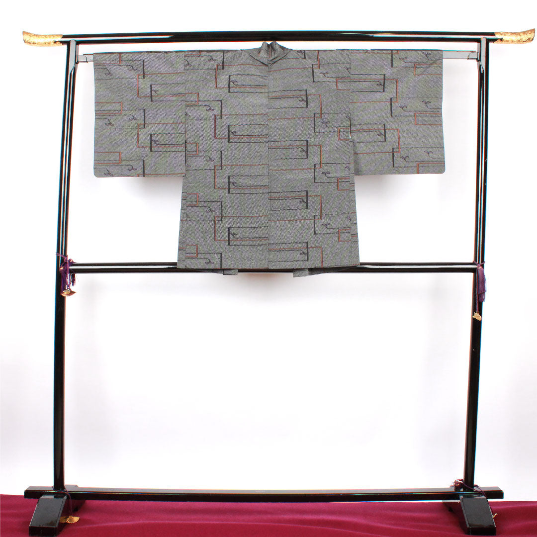 村山大島 身丈148.5cm 裄丈62cm 白磁色 アンサンブル 幾何学模様 正絹 Sランク 袷 グレー系 1116001642122