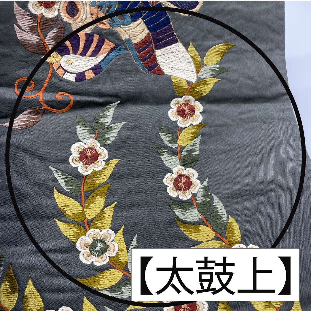 Formal, green-toned, pure silk obi (sash) for formal wear with a formal kimono (tomesode) by Shirayaen Oba. Features a bird and floral pattern, length 436cm, S rank, and six-fold hem. Product code: 1123014172319.