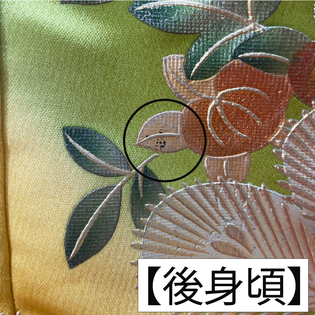 Iro-uchikake (colored kimono) made of pure silk, grade A, length 185cm, sleeve length 66.5cm, gold-plated design featuring pine, bamboo, plum, and chrysanthemum motifs, lined in red, product number 1110000933912
