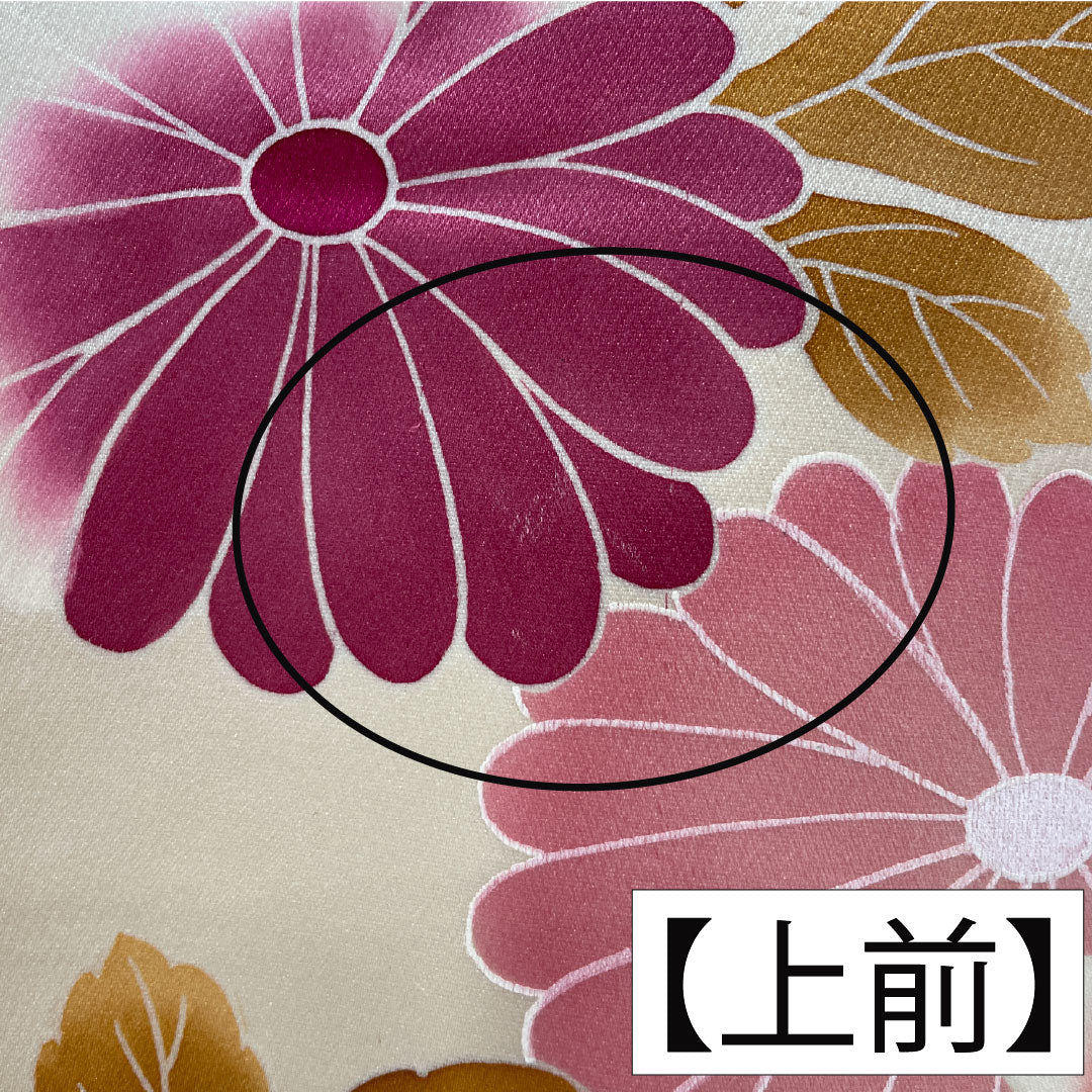 Iro-uchikake (colored kimono) made of pure silk, grade A, length 195cm, sleeve length 67.5cm, featuring a torii gate, chrysanthemums, and cherry blossoms, lined, cream-colored, product number 1110001013915