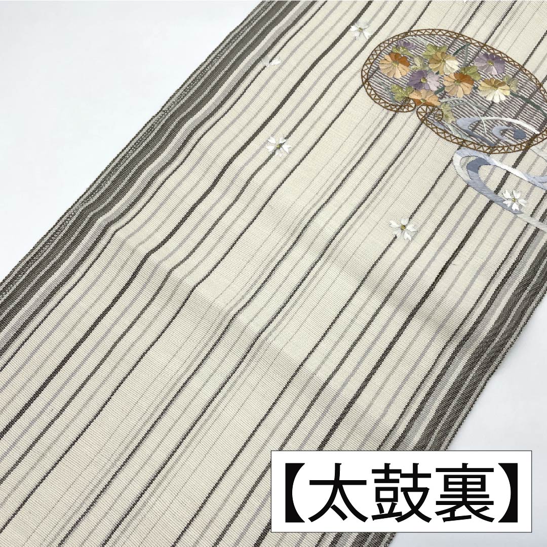 名古屋帯 正絹 Aランク 松葉仕立て 乳白色(にゅうはくしょく) 蘇州刺繡 花柄 古典柄 帯丈376cm ポイント柄 セミフォーマル 白系 1124011673311